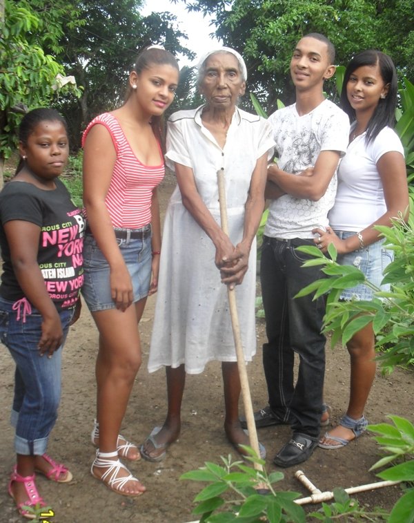 (J.A.C) y la seora mayor necesitada